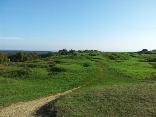 04 Dach des Douaumont Blick nach Osten klein.jpg